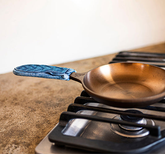 BUNDLE - STANDARD HERRINGBONE OVEN MITT, PAN HANDLE HOLDER AND HERRINGBONE TRIVET/POT HOLDER - view 2
