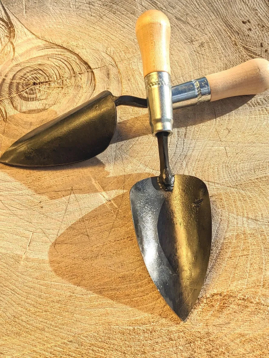 4 Piece Gift Set: Scuffle Weeder, Large Trowel, V-Hoe & Weeding Fork - view 3
