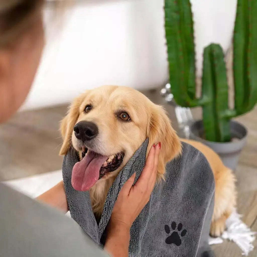 Quick-Dry Dog Towel, Non-Shedding Ultra-Fine Fiber Material, Cute Paw Print Design, Suitable for Puppies, Adult Dogs, Cats - 