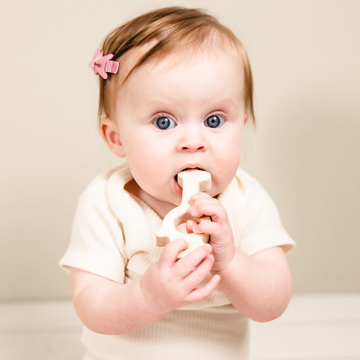 Soothing Giraffe Teether with Organic Cotton Bag - Made in the USA 🇺🇸 - view 2